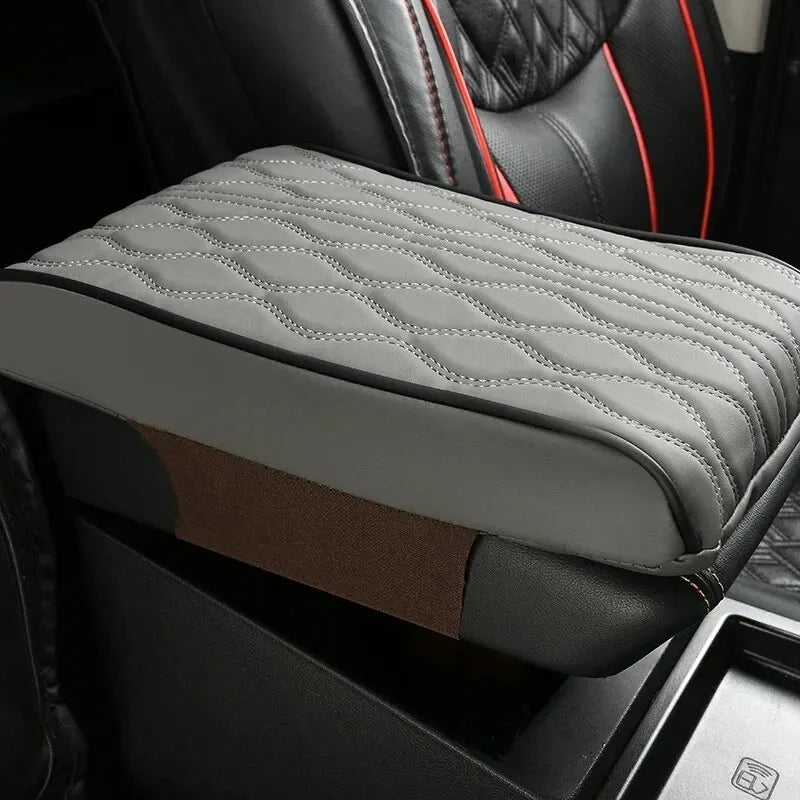 ComfortCrest™ - Enhance Your Driving Pleasure: Comfort and Style, Hand in Hand!