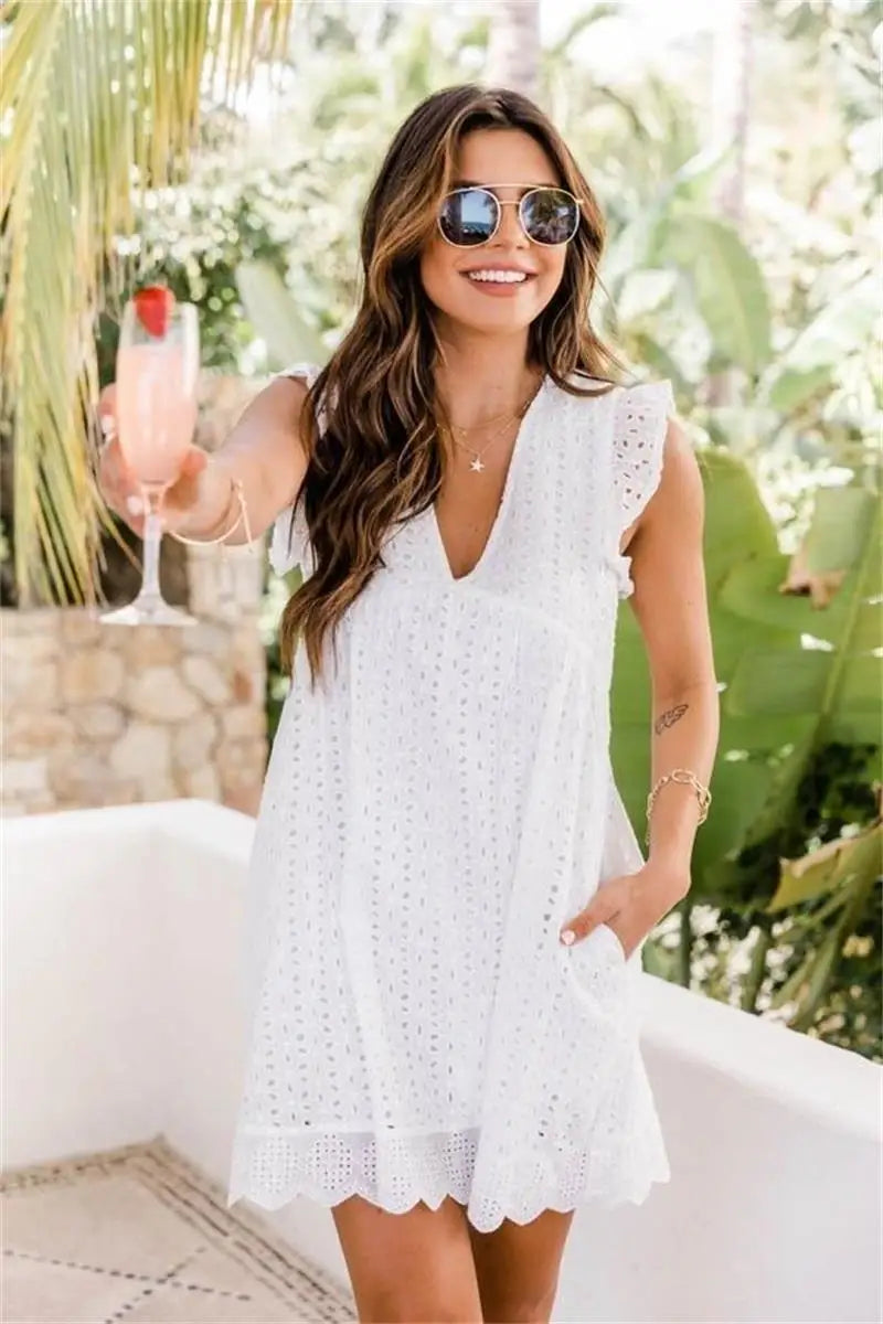 CaliChic™ Romper - Embrace summer elegance: V-neck, lace and effortless style!