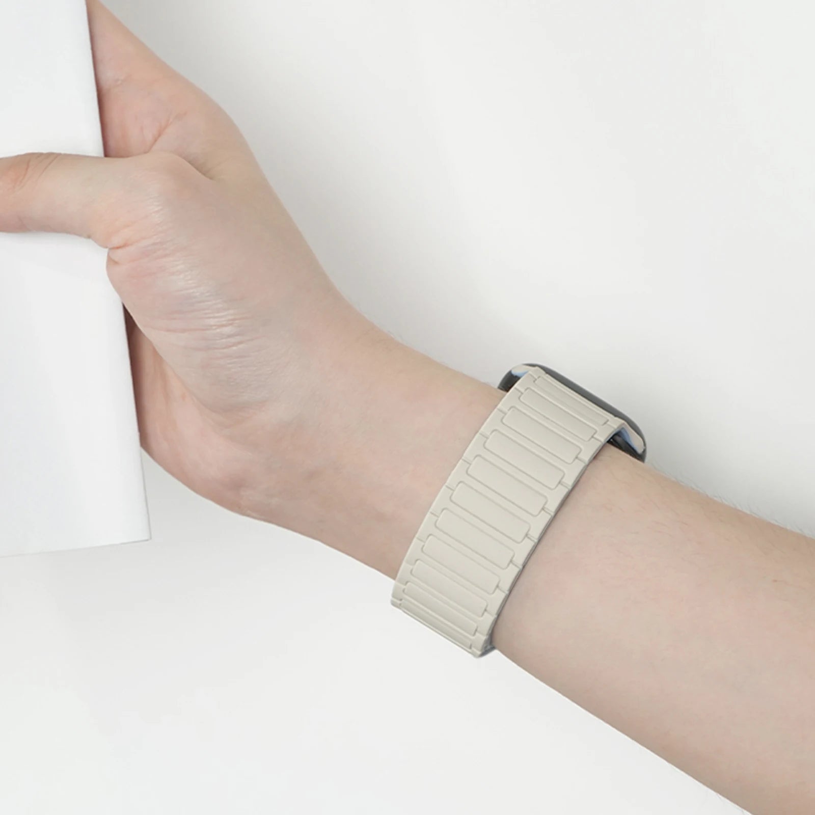 SnapBand™ - Elevate your style: Secure, stylish and effortlessly adjustable!