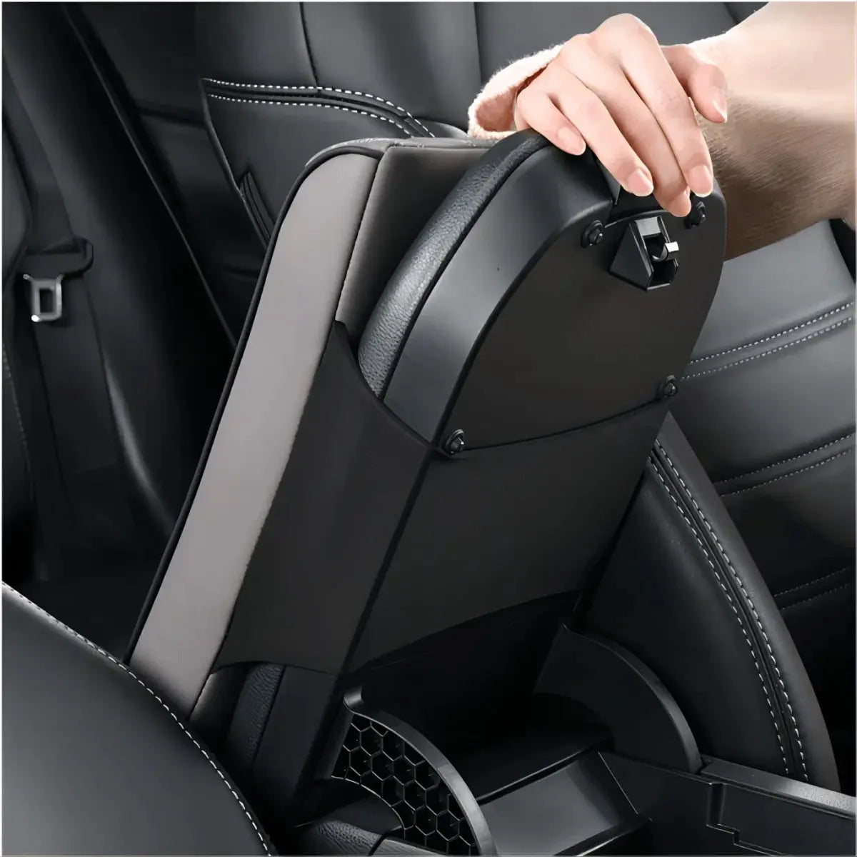 ComfortCrest™ - Enhance Your Driving Pleasure: Comfort and Style, Hand in Hand!